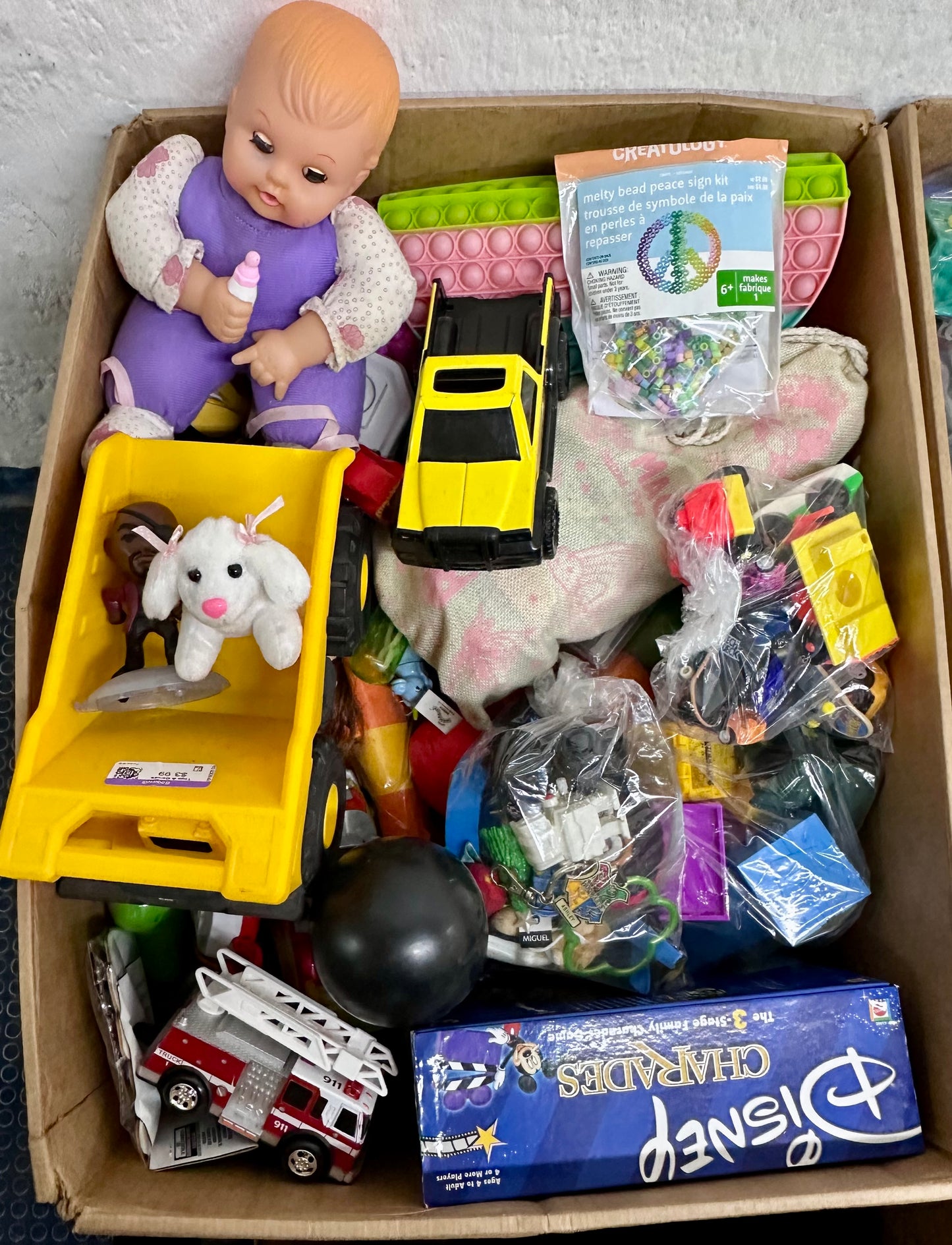 Caja # 49 juguete clasificado americano usado