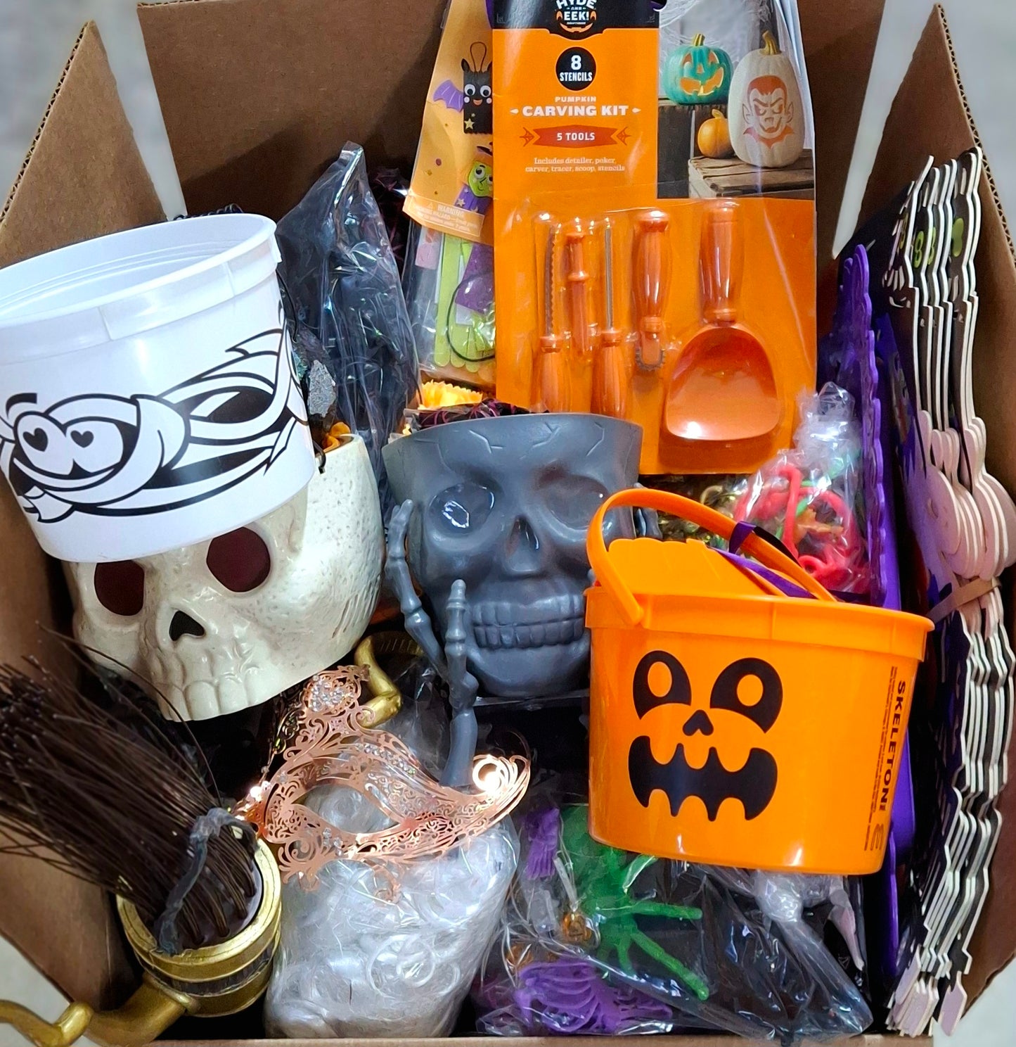 Caja #42 halloween clasificado americano usado