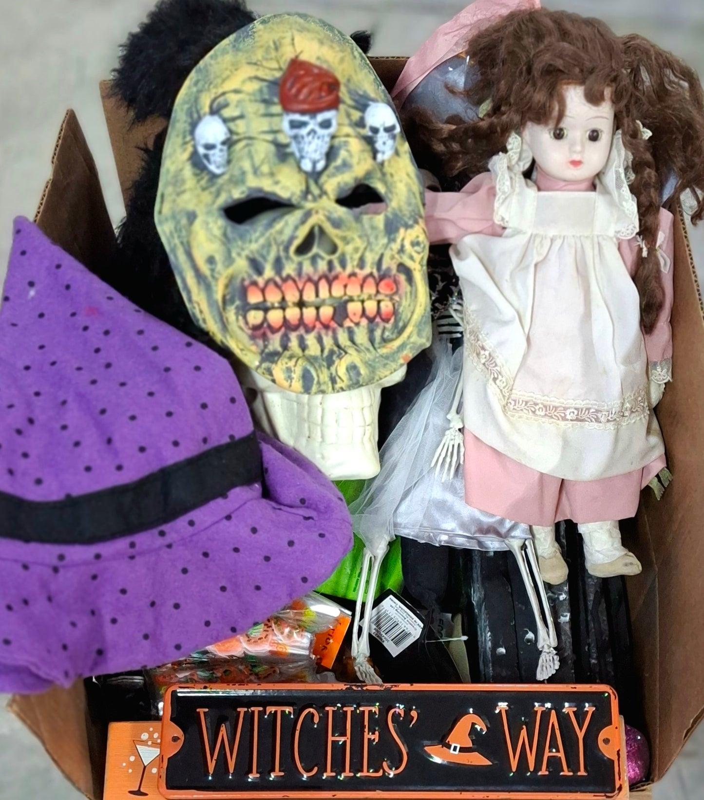 Caja # 49 halloween clasificada americano usado