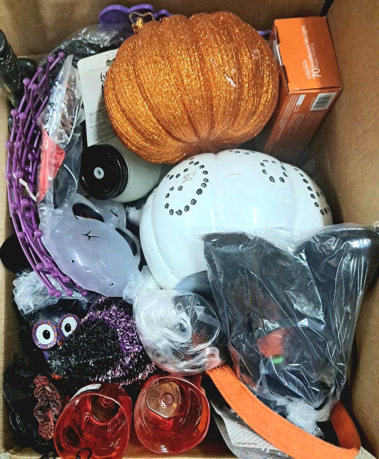 Caja #38 halloween clasificado americano usado
