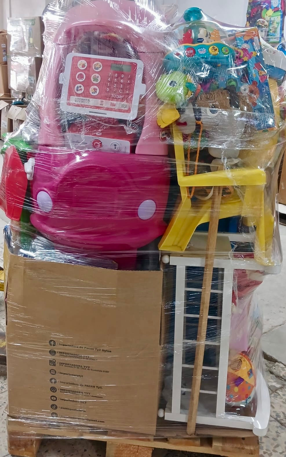 Tarima de juguete # 3  crudo americano usado