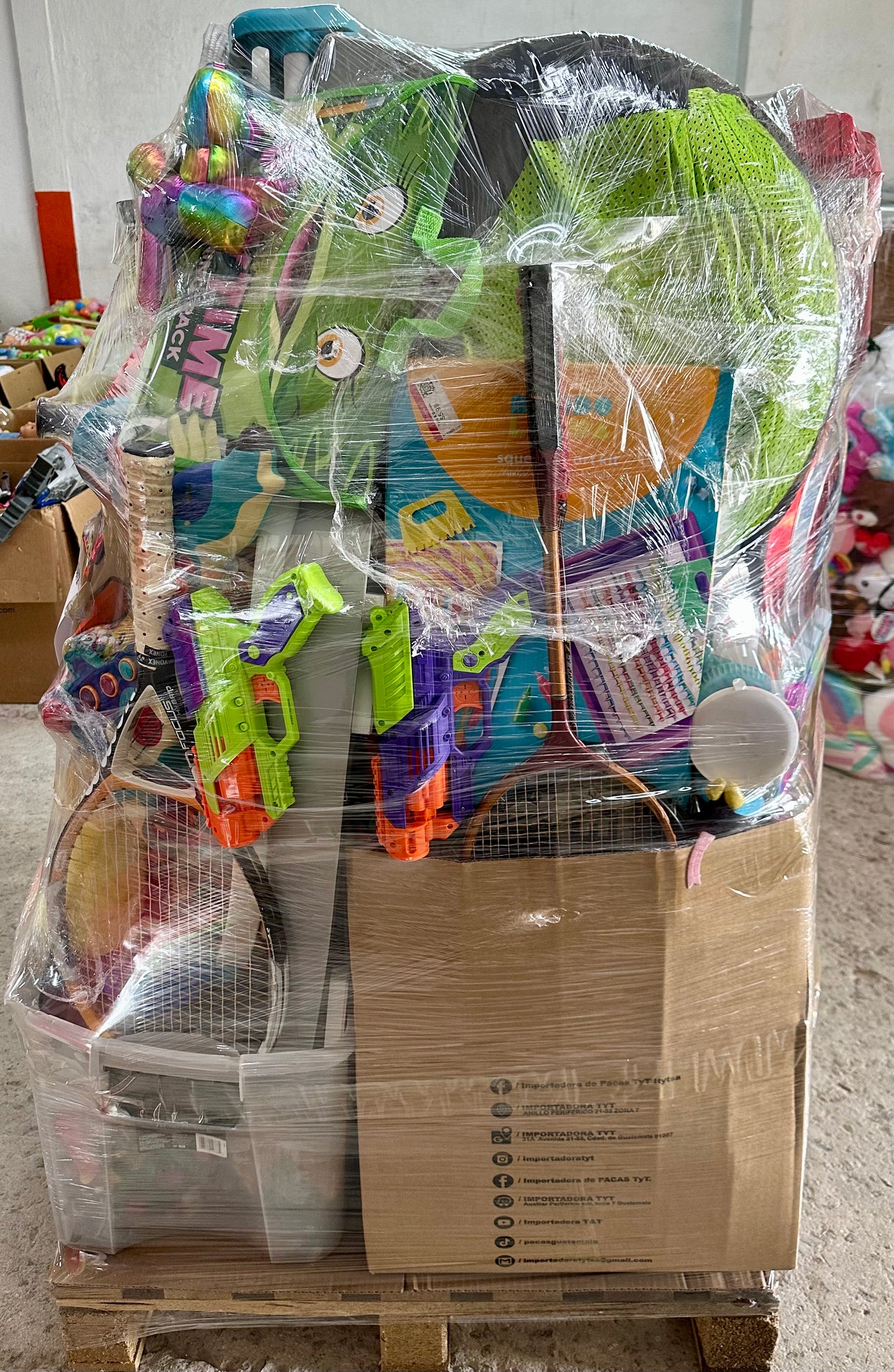 Tarima #13 juguete crudo americano usado