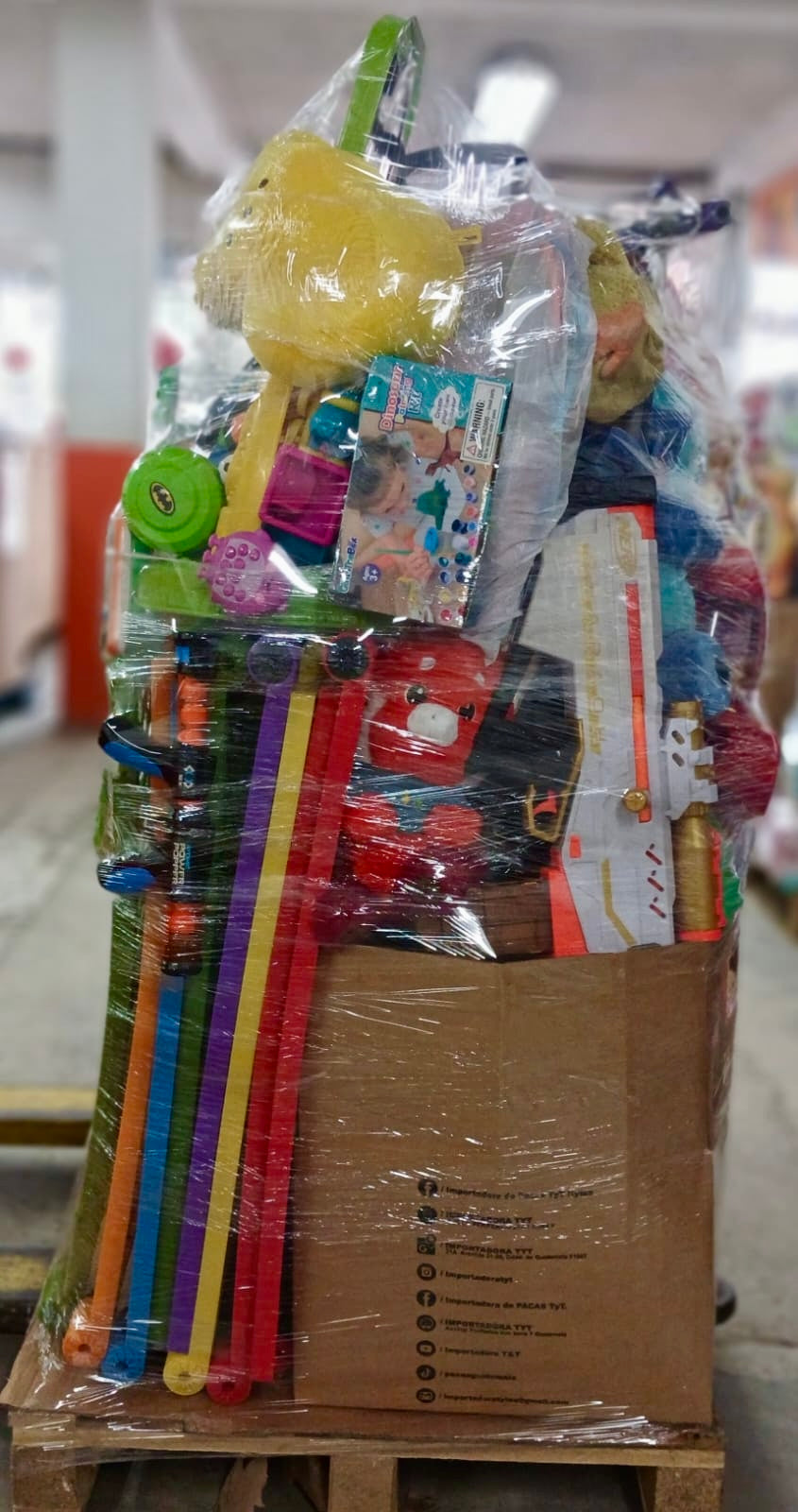 Tarima #11 juguete crudo americano usado