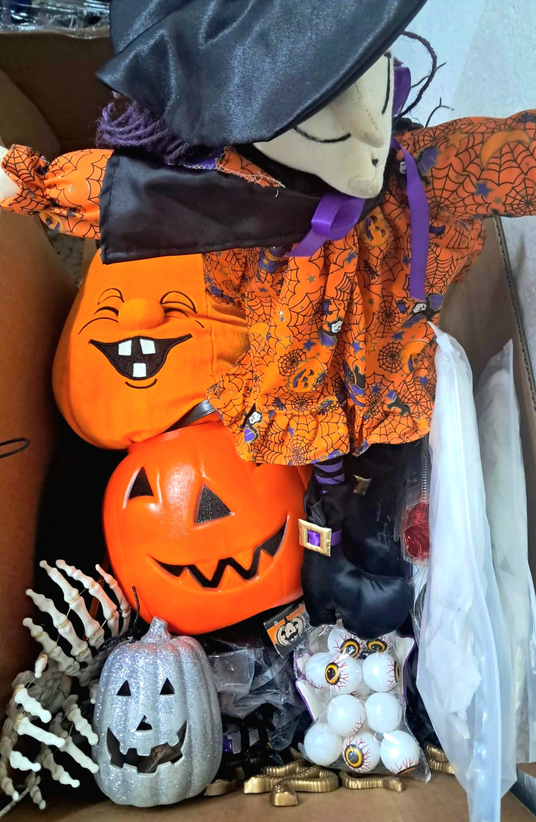 Caja # 44 halloween clasificado americano usado