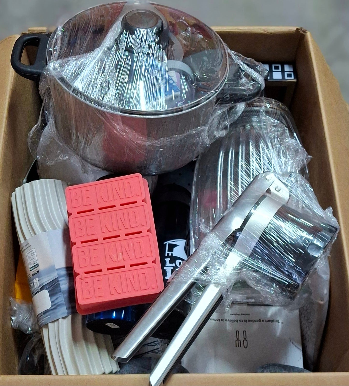 Caja # 115 misceláneo clasificado  americano  usado