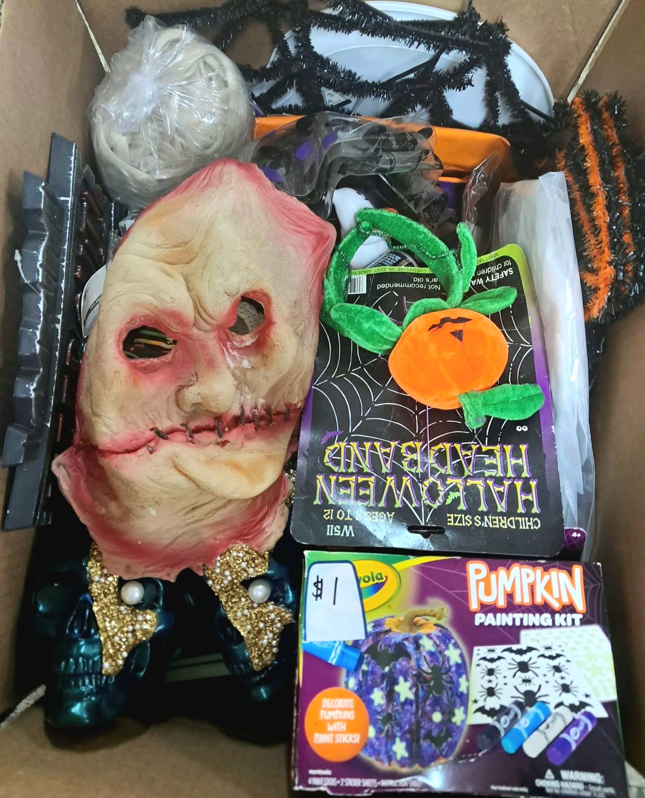 Caja #46  halloween  clasificado americano usado