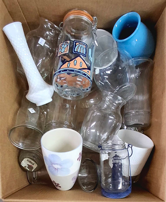 Caja #37b  cristal clasificado  (jarrones) americano usado