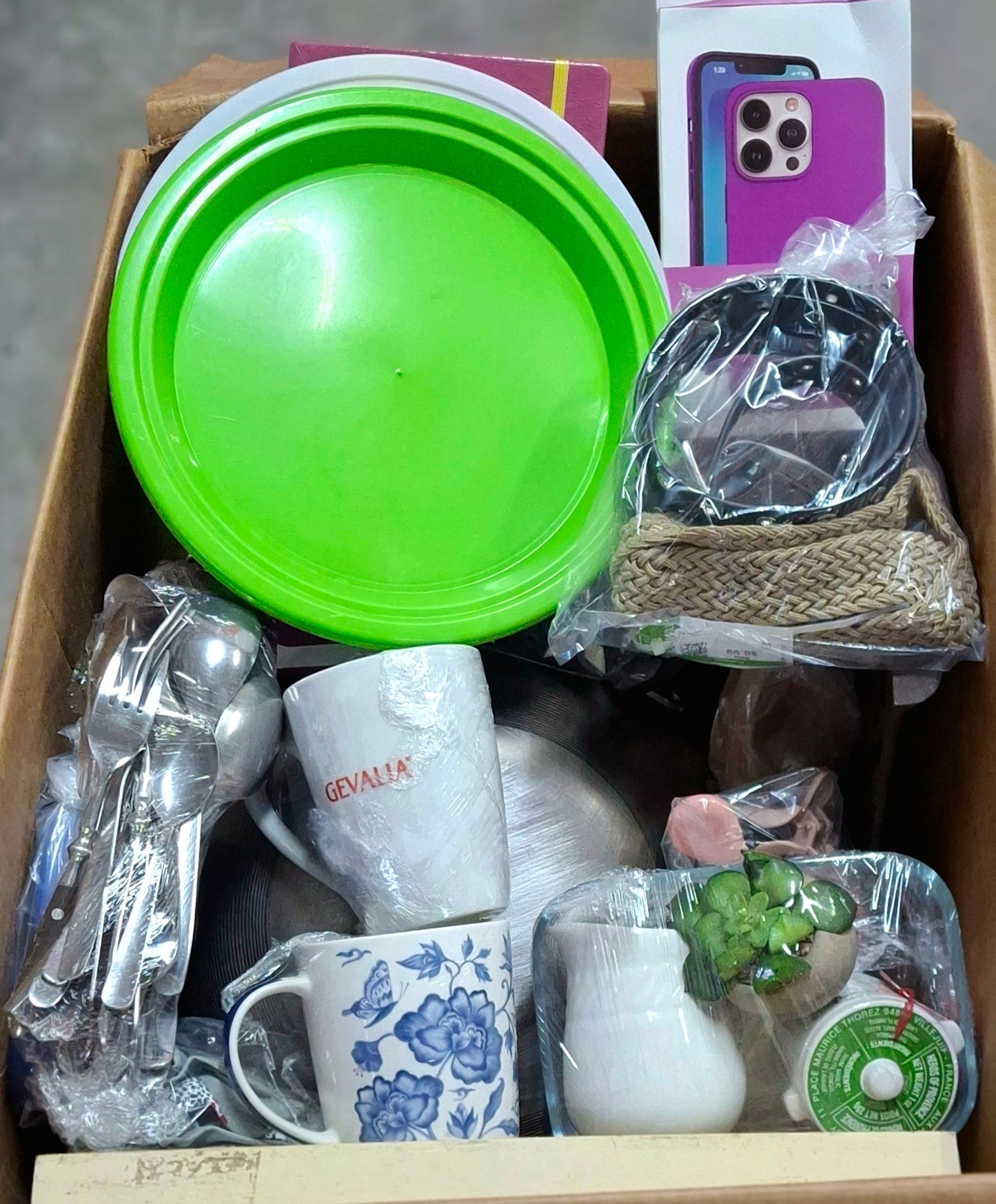 Caja #140 miscelaneo clasificado  americano usado